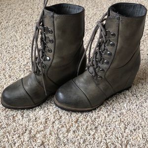 Merona Lace Up Boots Size 8